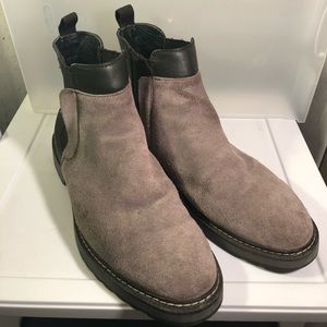 Calvin Klein Avis Chelsea Boots Size 9